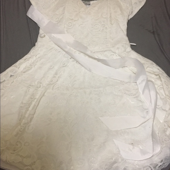 Semi formal white dress - Picture 2 of 2